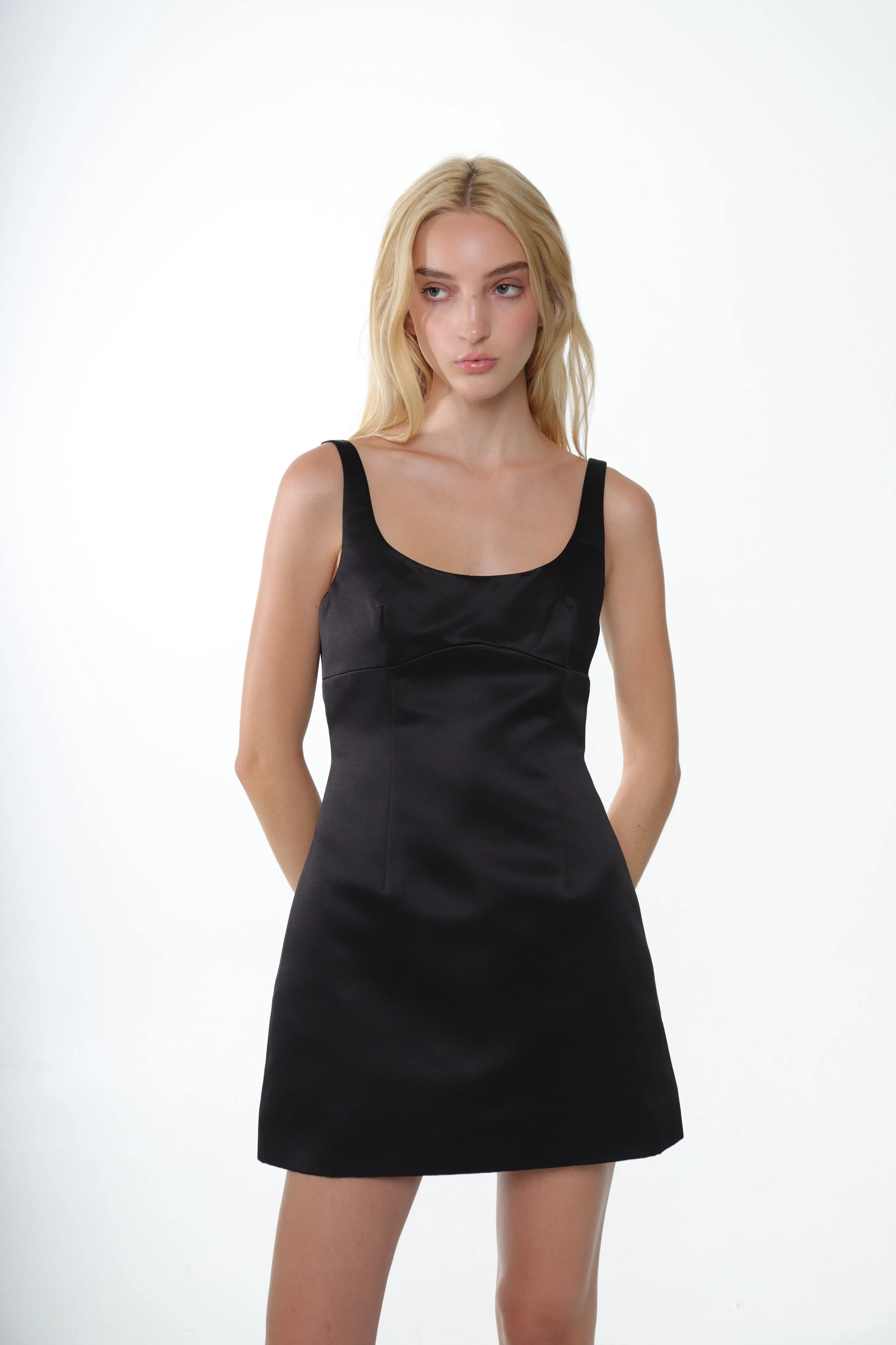 SIMON DRESS IN BLACK